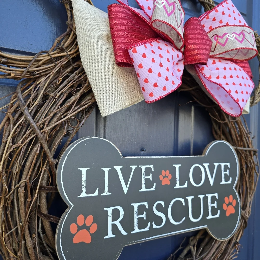 Live Love Rescue 🐾 Welcome Paw Wreath